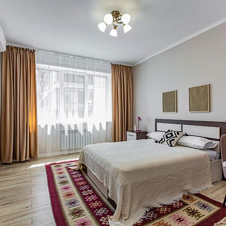 2 Room Apartment In The Center Almaty Ngoại thất bức ảnh