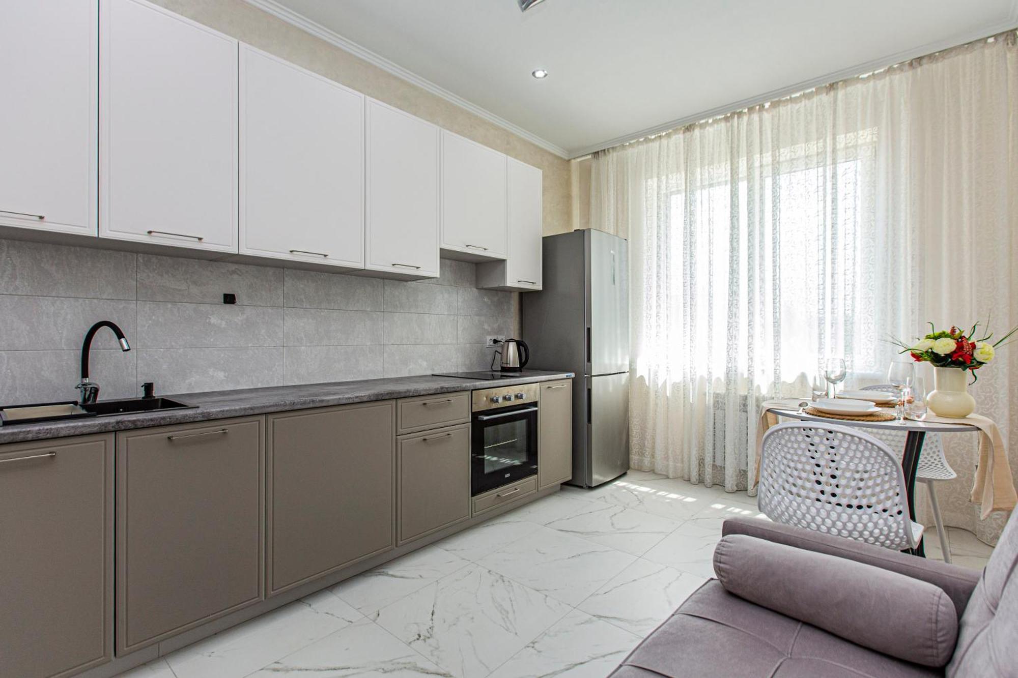 2 Room Apartment In The Center Almaty Ngoại thất bức ảnh