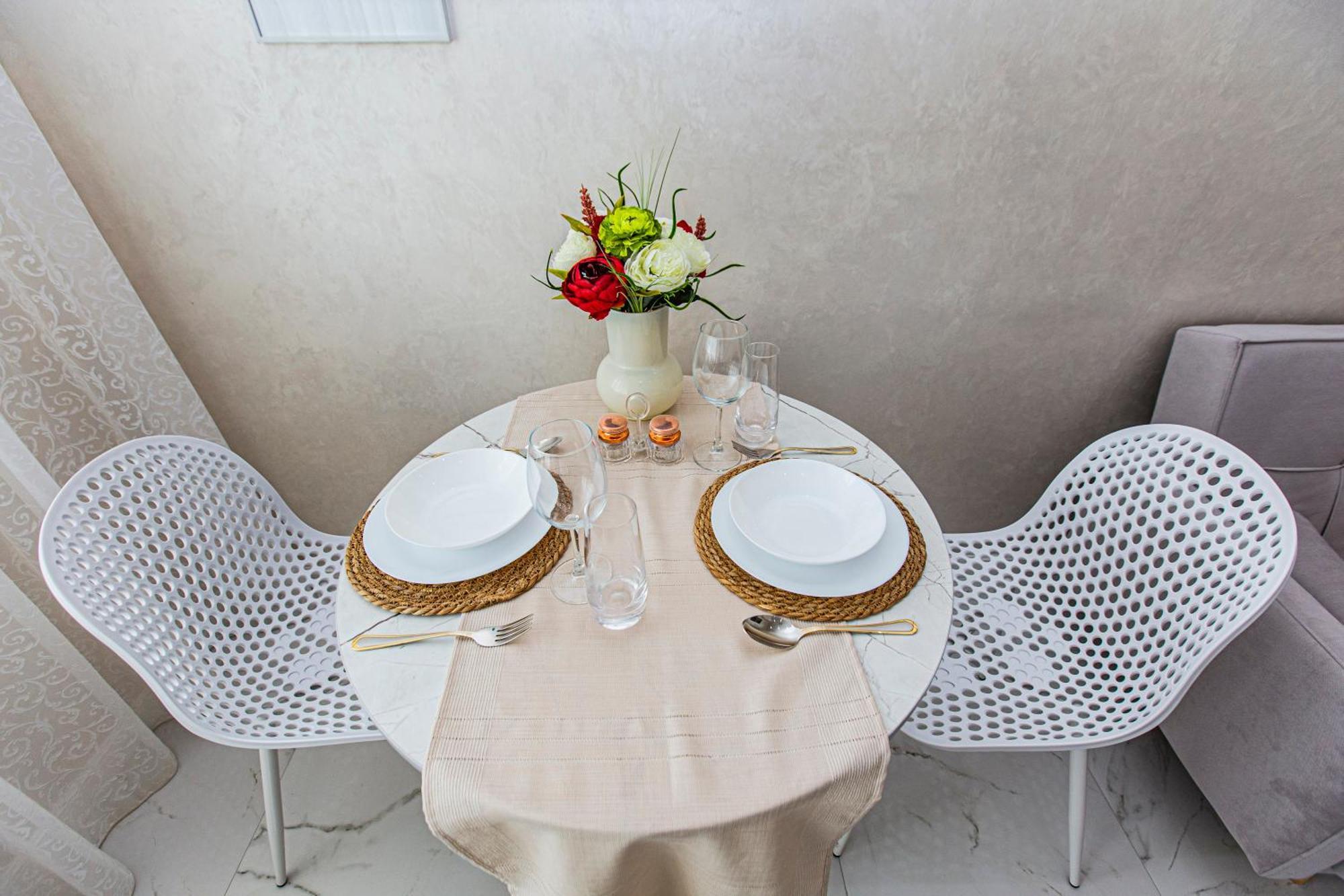 2 Room Apartment In The Center Almaty Ngoại thất bức ảnh